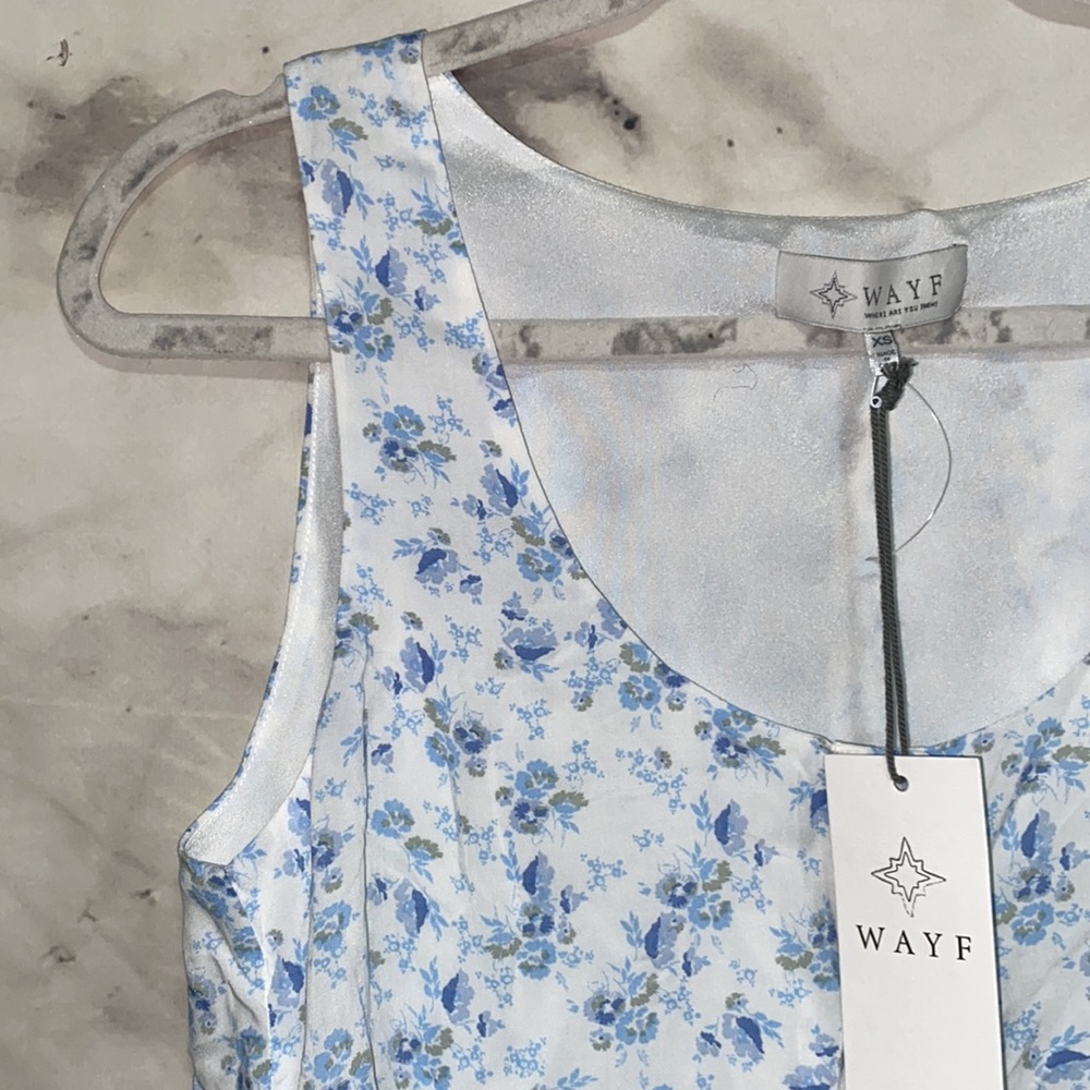WAYF Blue Floral Cropped Ruffle Bottom Tank - Picture 3 of 9